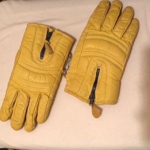 Vintage snow gloves